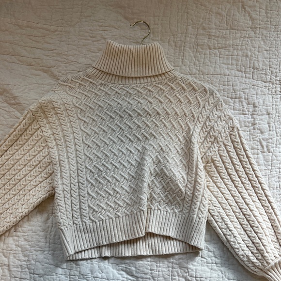Tahari Cream Cable Knit Turtleneck Sweater – Cropped Fit Size S - Picture 2 of 4